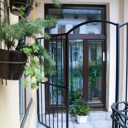 Світла Затишна Квартира В Центрі Біля Оперного Театру З Балконом, Який Виходить У Тихий Львівський Дворик Exterior foto